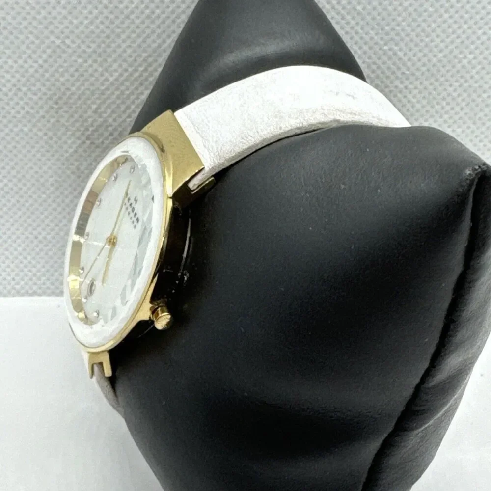 Skagen SKW2033 Women's White Leather Mother of Pearl Dial Quartz Watch JNA550